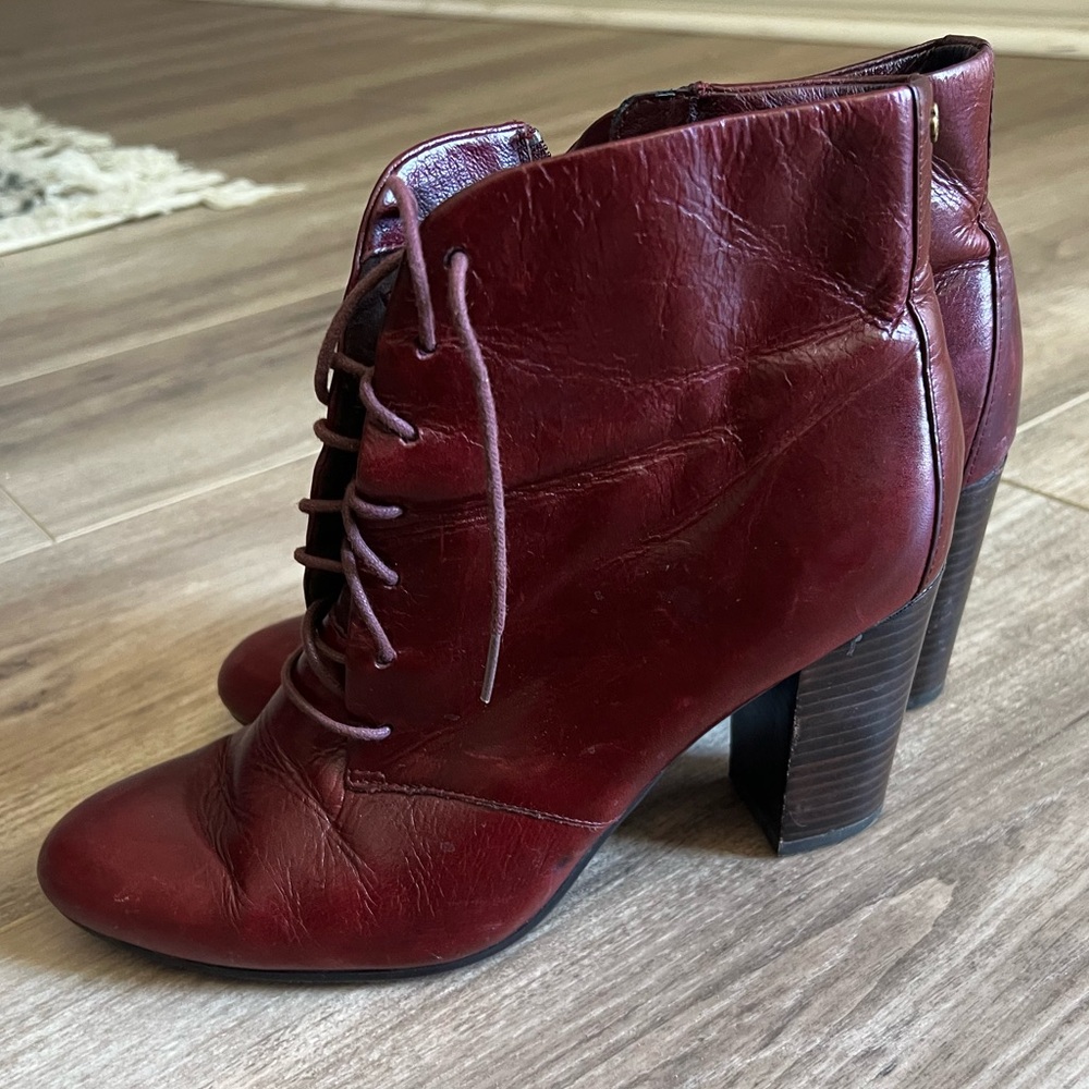 Isola soft stacked heel oxblood ankle boot size 8 good condition